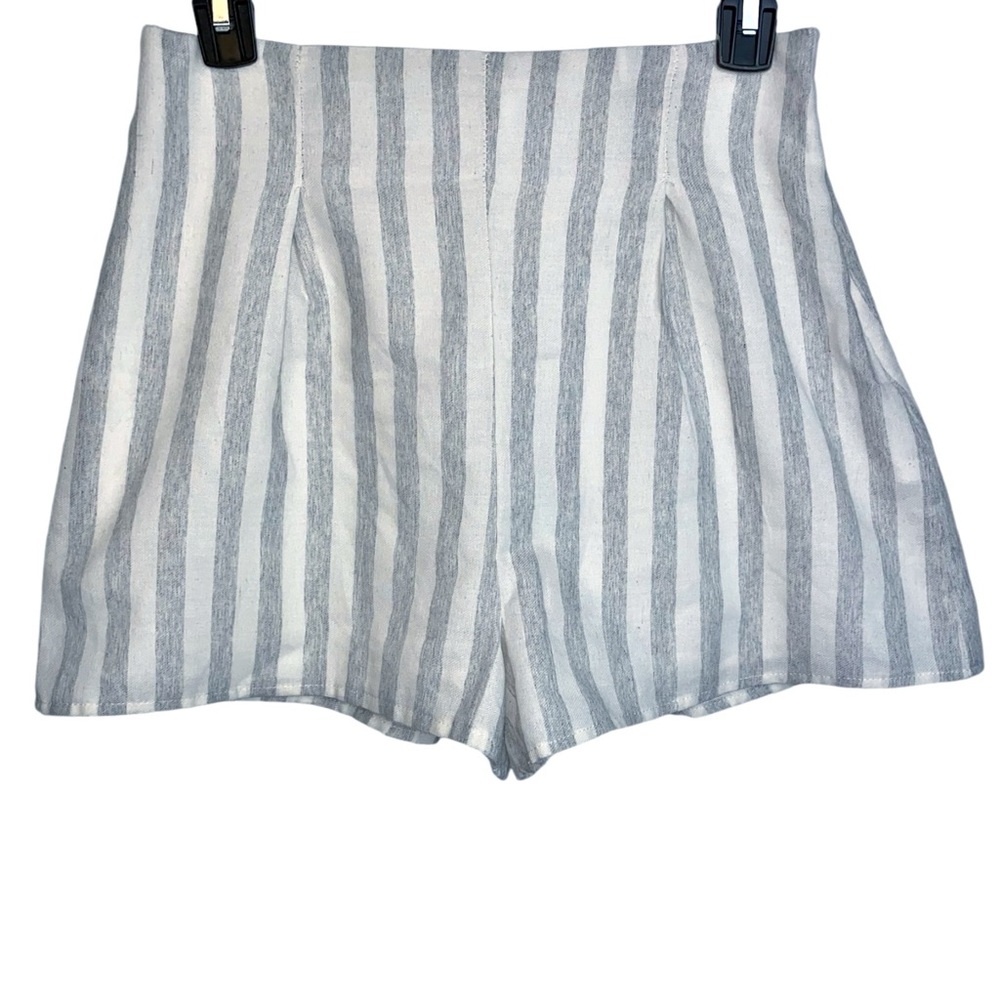 SADIE & SAGE ☆ Gray & White Striped Flat Front Cotton Shorts